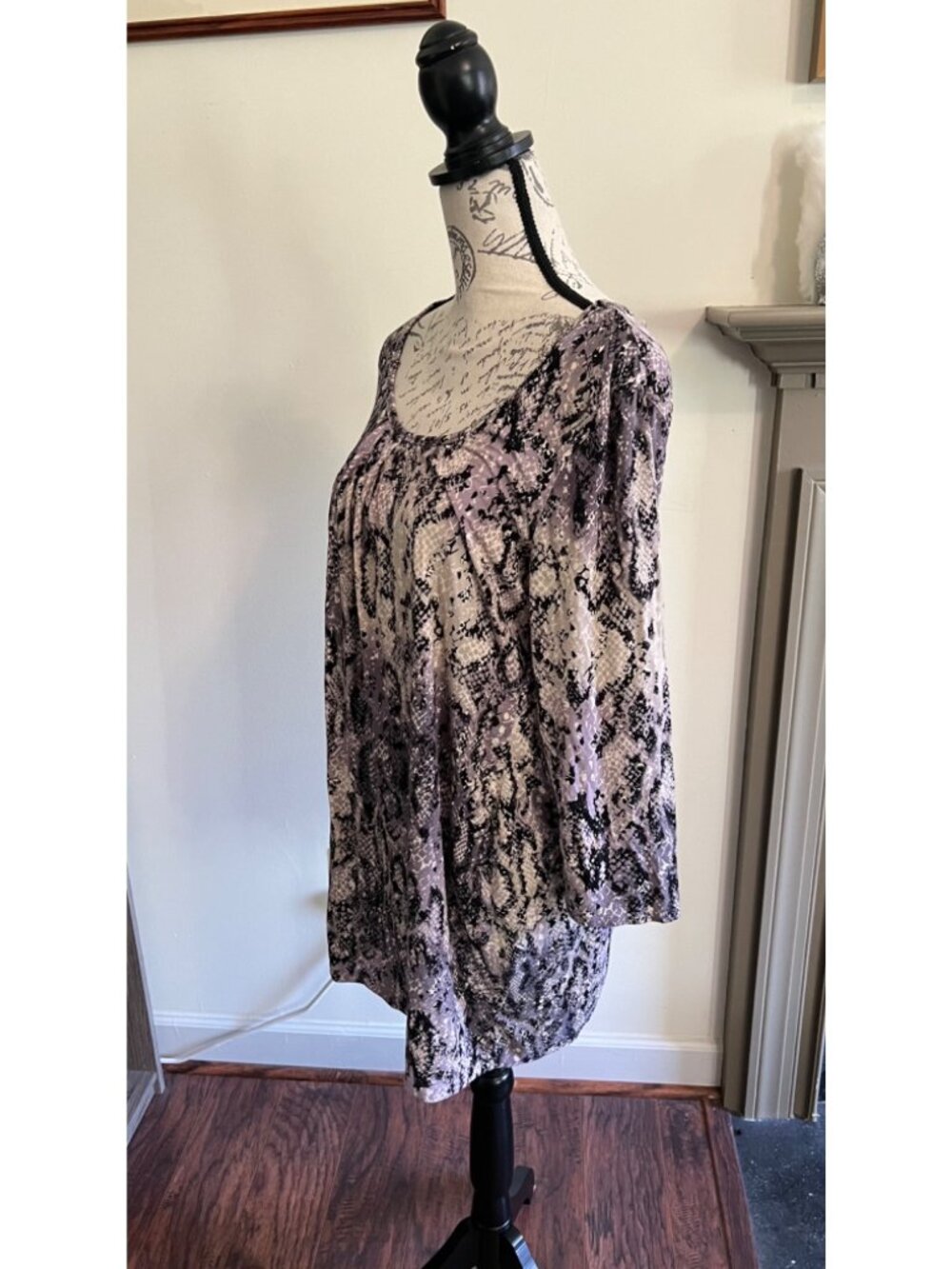 Soma Purple Rayon/Spandex Snake Skin Pattern Scoop Neck Sleep Shirt Large - Picture 4 of 9